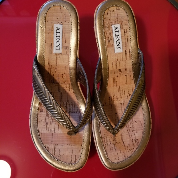 (Put in with a purchase)Alfani Thong Wedge Sandals - Picture 2 of 7